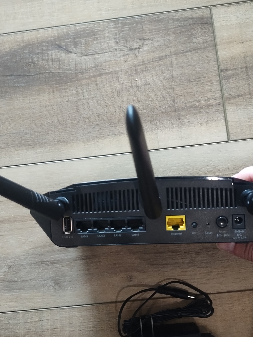 NETGEAR Black Wireless Router with Power Adapter - Picture 2 of 3